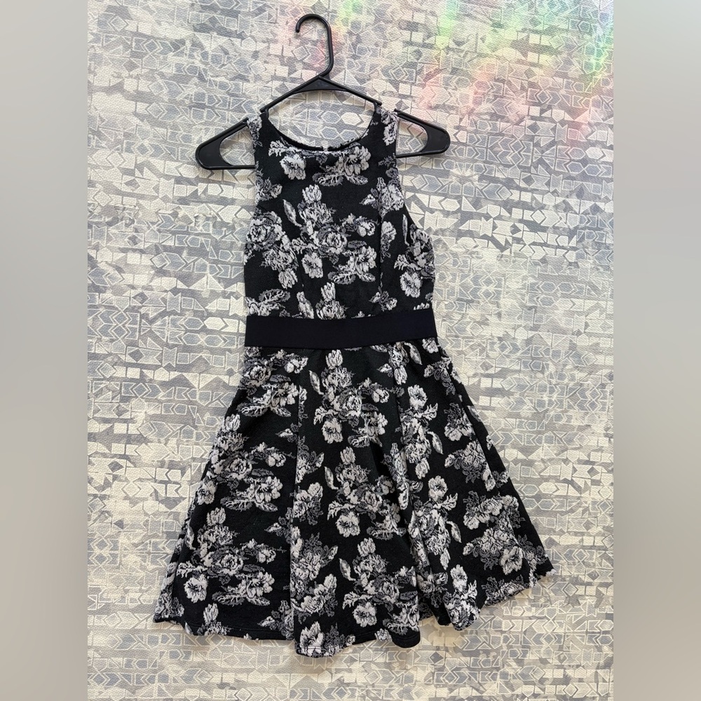 Bobeau Black & White Floral Patterned Dress